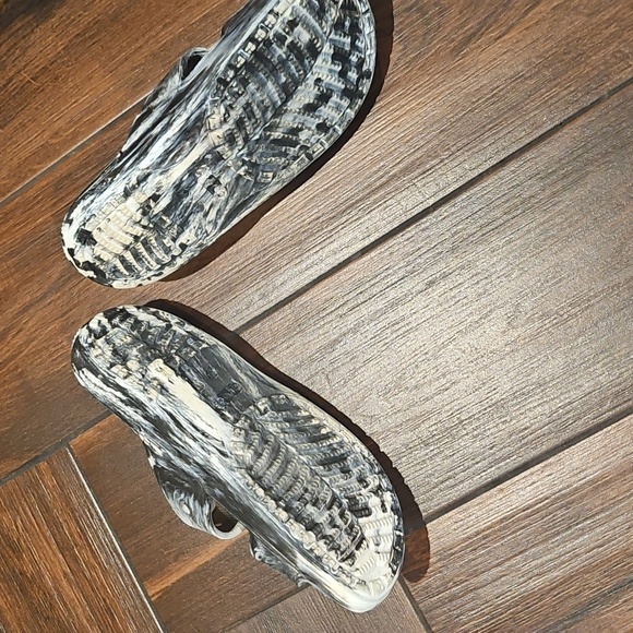 Crocs - Picture 2 of 3